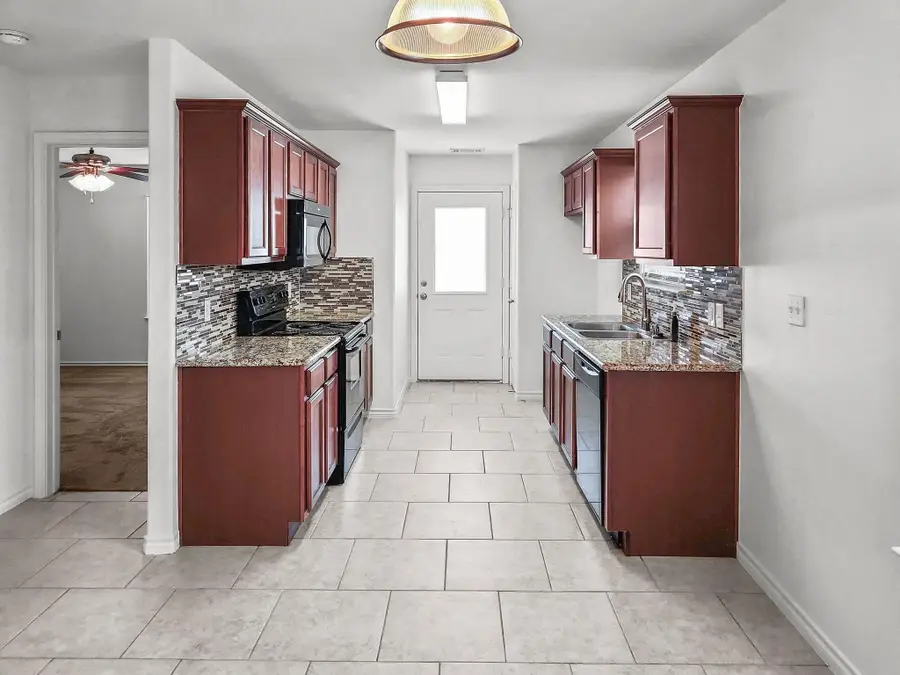 821-823 E College Avenue, Princeton, TX 75407 - #2