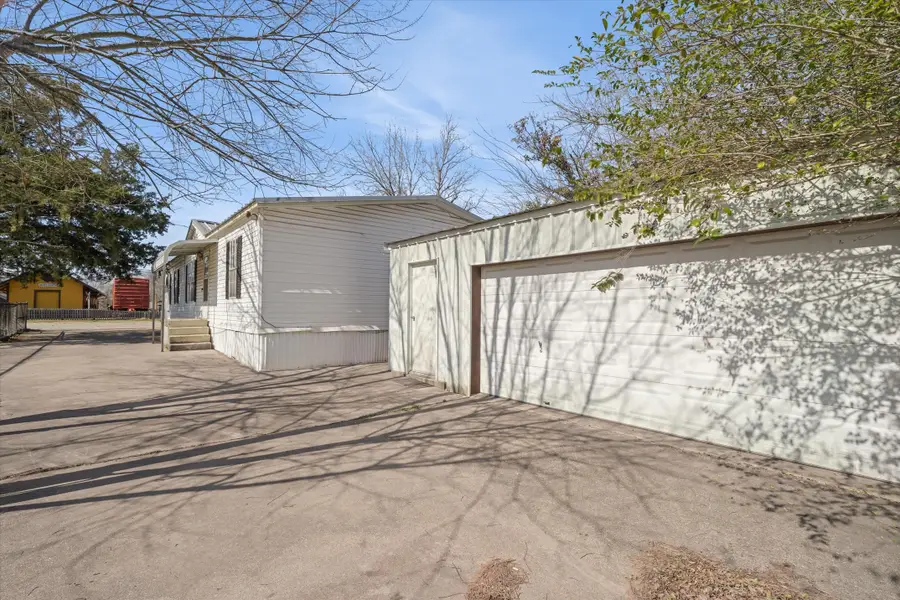 220 N Houston Street, Edgewood, TX 75117 - #2