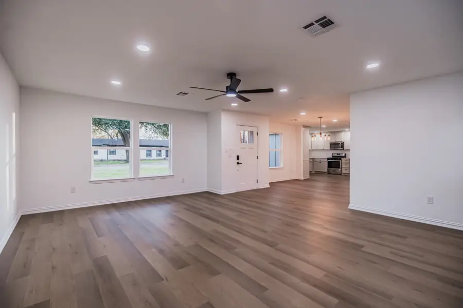 1019 E Walnut Street, Hillsboro, TX 76645 - #3