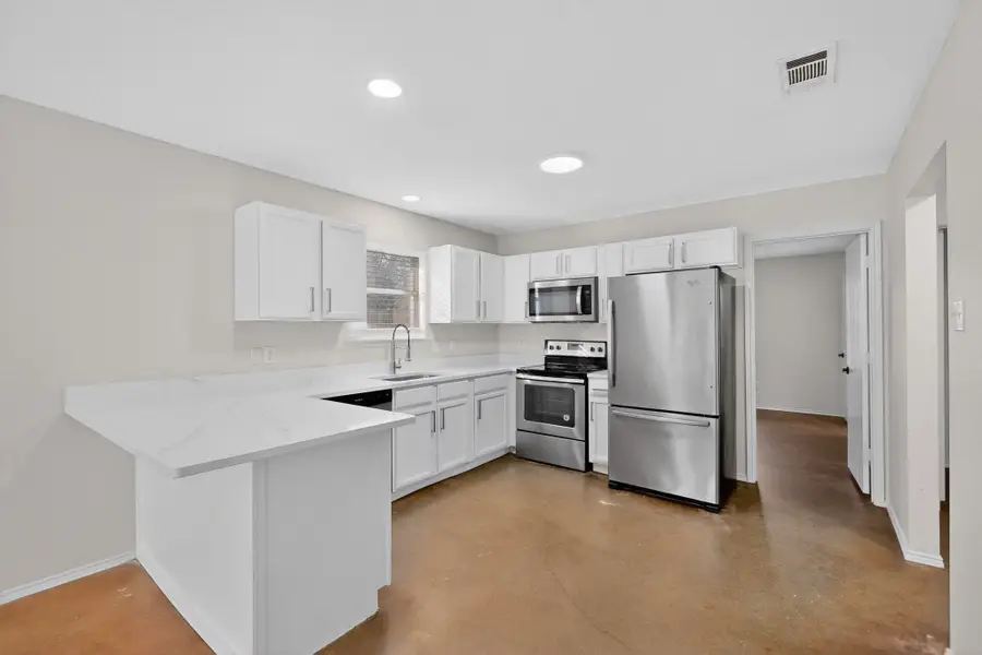 921 Cody Court, River Oaks, TX 76114 - #2