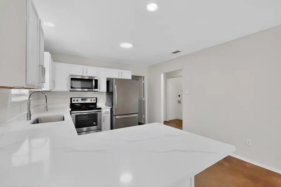 921 Cody Court, River Oaks, TX 76114 - #3