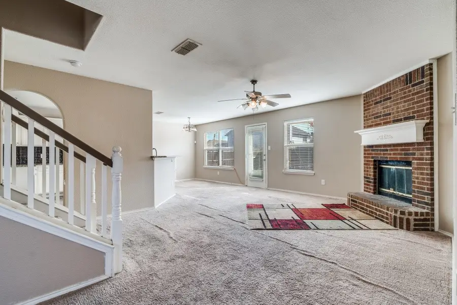 424 Heritage Drive, Crowley, TX 76036 - Image #2