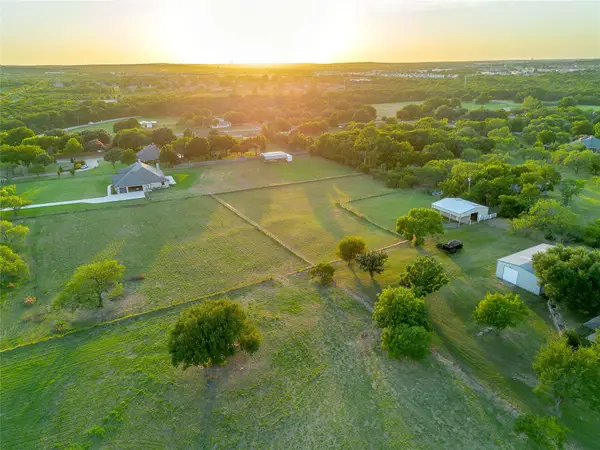 570 W County Road 714, Burleson, TX 76028