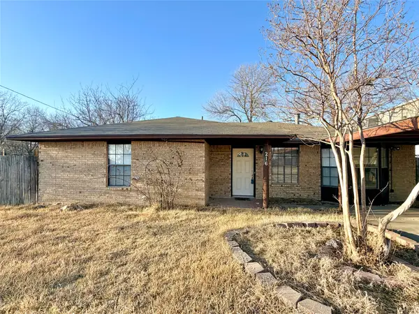 216 W Marshall Street, Palmer, TX 75152