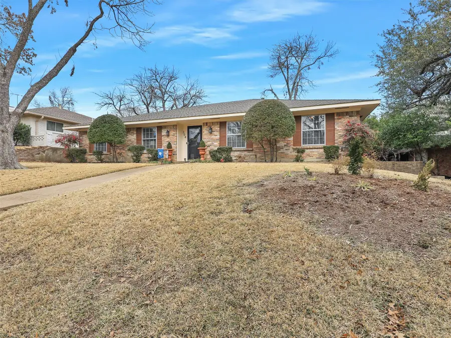 304 Ridgewood Drive, Richardson, TX 75080 - #2