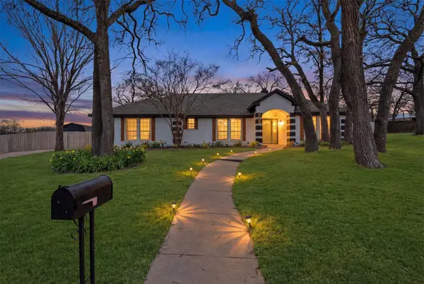 400 Baldwin Drive, Joshua, TX 76058