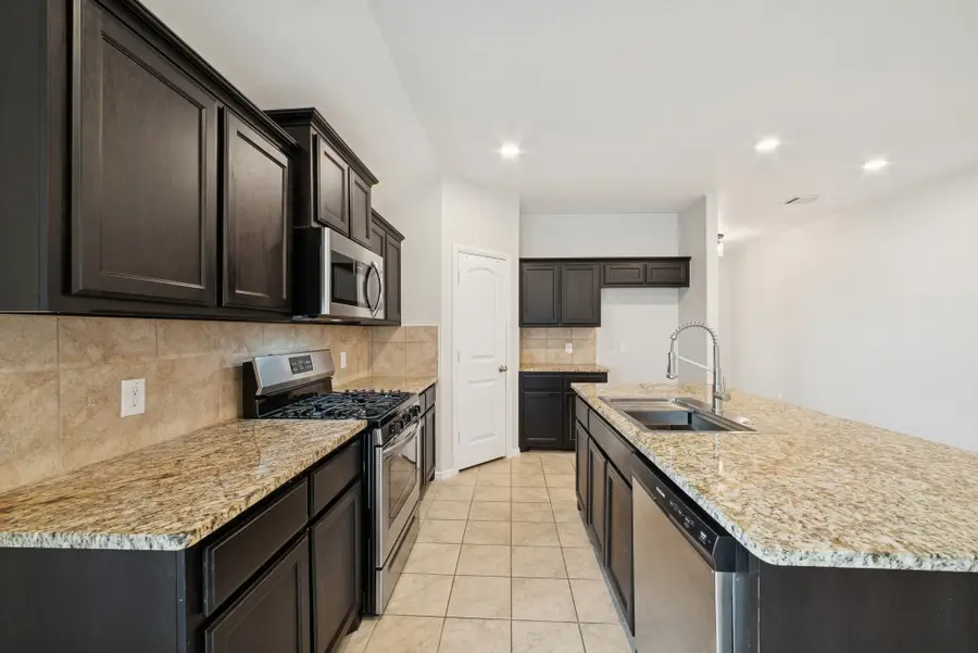 8417 Muddy Creek Drive, Fort Worth, TX 76131 - Image #3