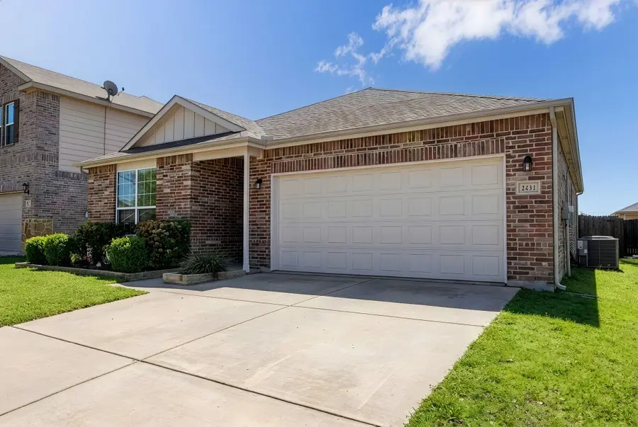 2432 Barzona Drive, Fort Worth, TX 76131 - Image #3