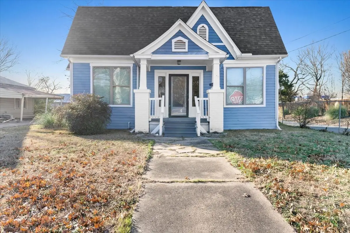 419 W 5th Street, Bonham, TX 75418 - #1