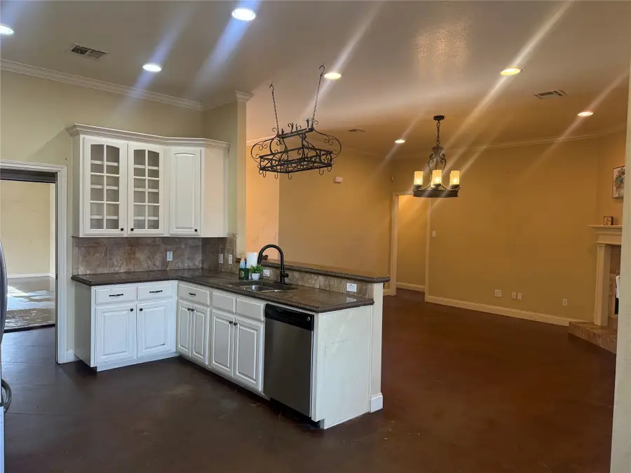 2524 Riders Way, Woodway, TX 76712 - #2