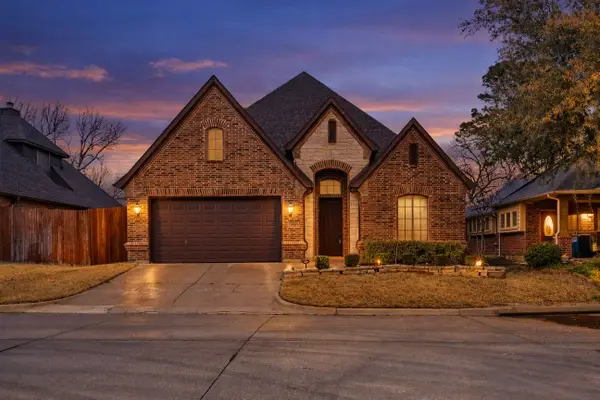 716 Crestridge Circle, Euless, TX 76040