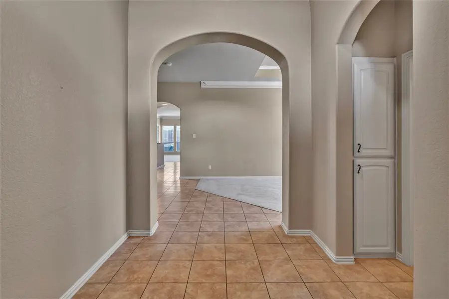 716 Crestridge Circle, Euless, TX 76040 - Image #3