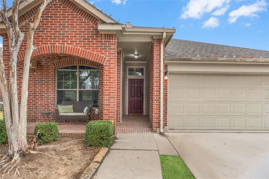 708 Saddleway Drive, Fort Worth, TX 76179 - Image #2