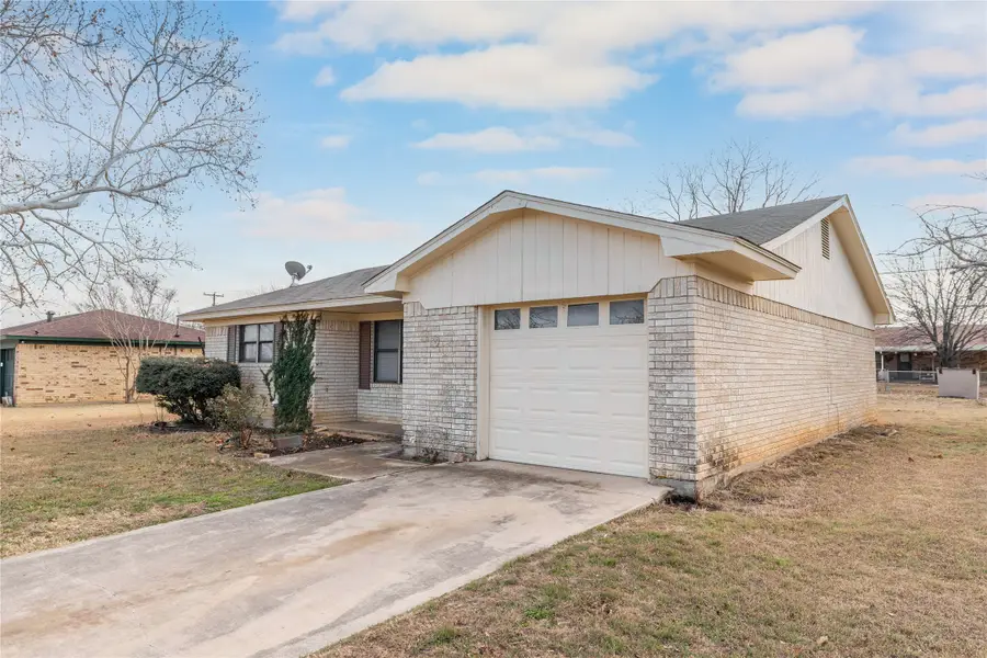 3901 Crestridge Drive, Brownwood, TX 76801 - #2