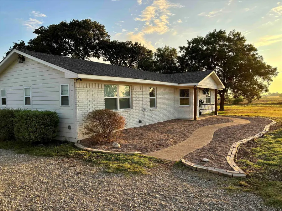 325 Grassy Way, Elm Mott, TX 76640 - #2