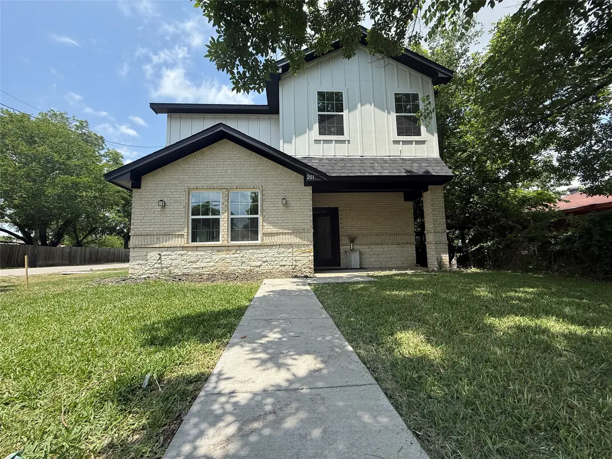 201 E 10th Street, Kaufman, TX 75142 - #1