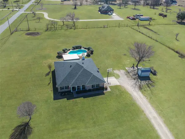 9800 Silver Creek Drive, Scurry, TX 75158