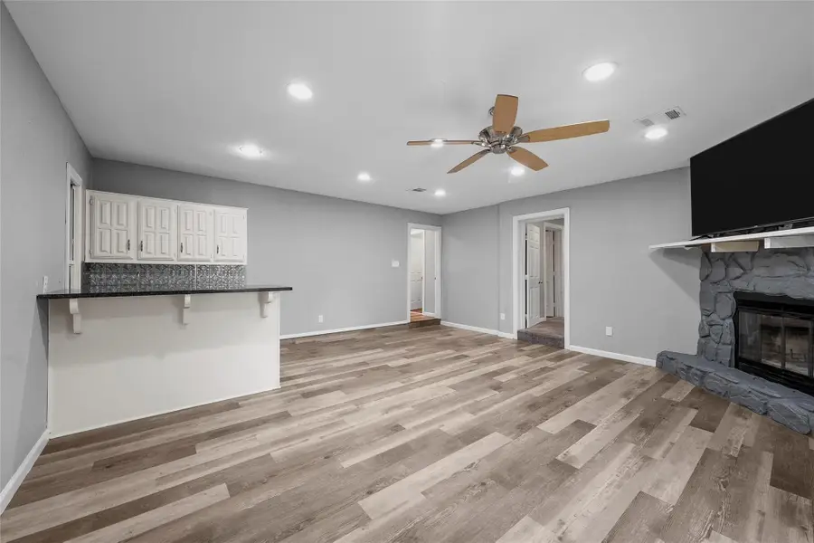 117 W Craven Avenue, Lacy Lakeview, TX 76705 - #3