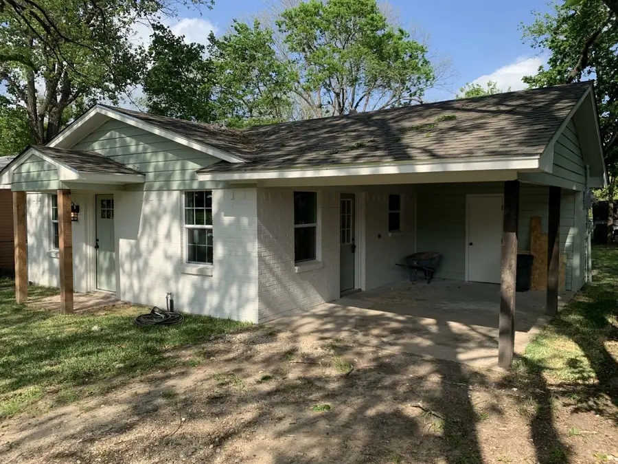 402 N Monroe Street, Kaufman, TX 75142 - #3