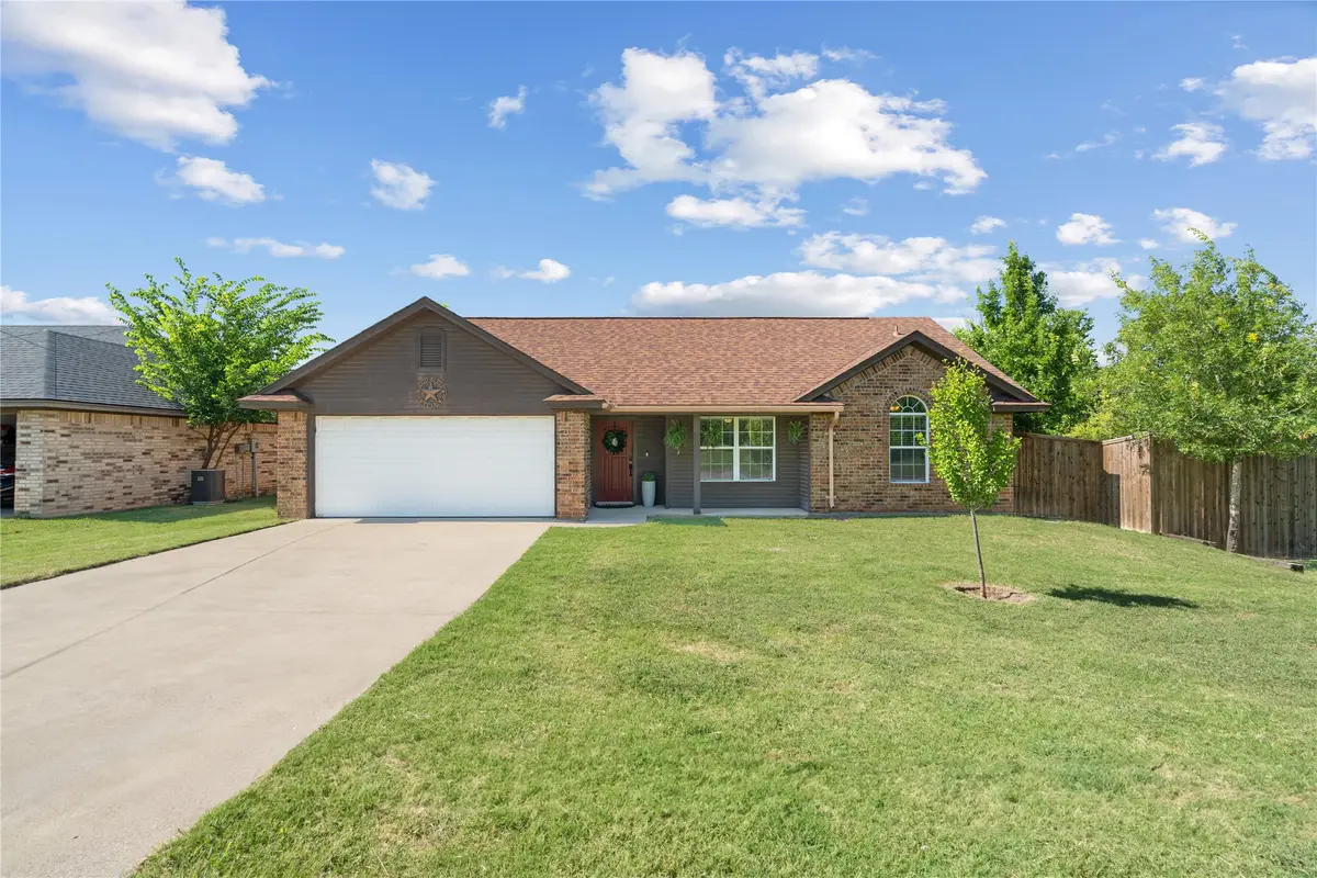 305 E 8th Street, Weatherford, TX 76086 - #1