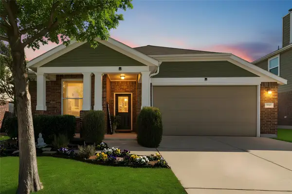 7902 Red Moon Trail, Fort Worth, TX 76131