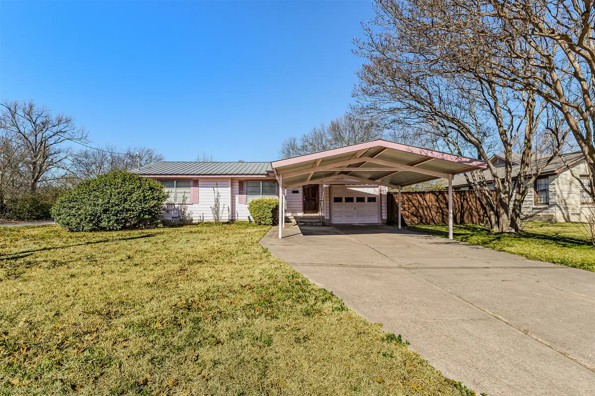 1401 N Rockwall Avenue, Terrell, TX 75160 - #1