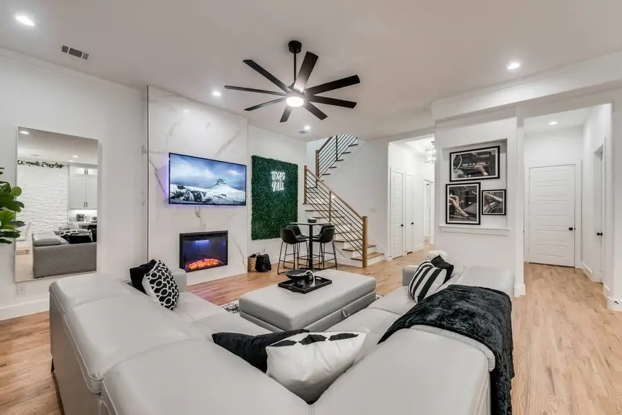 2015 S Ewing Avenue, Dallas, TX 75216 - #3