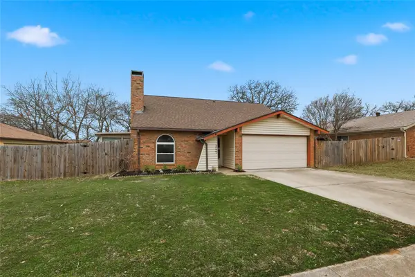 3221 Red Oak Lane, Bedford, TX 76021