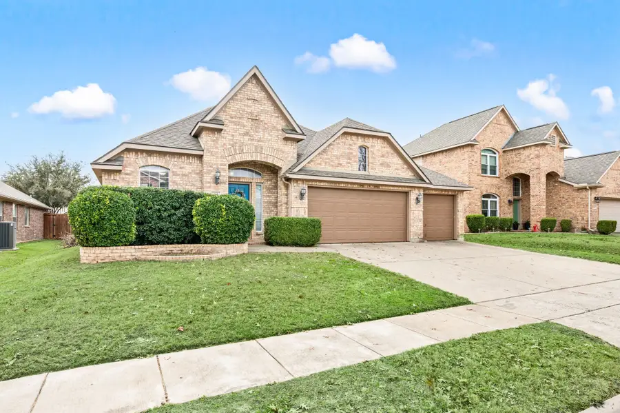 833 Hemlock Trail, Saginaw, TX 76131 - Image #3