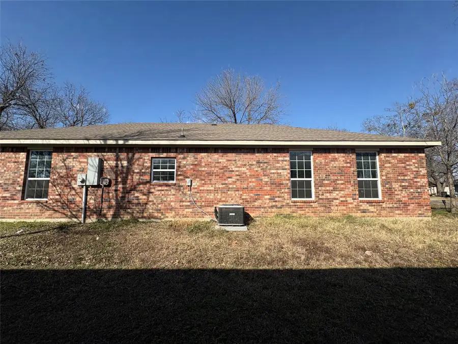 433 Sabine Avenue, Cleburne, TX 76031 - #3