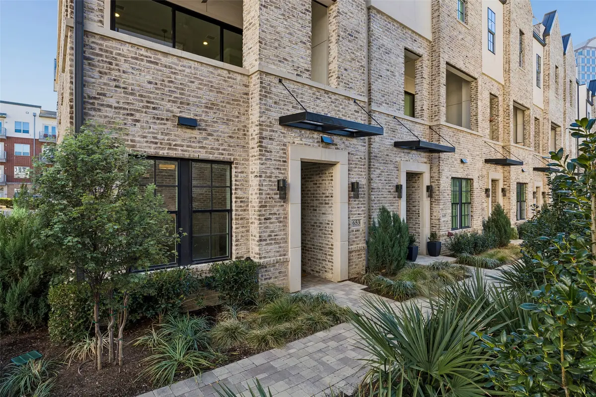 653 Dalton Lane, Irving, TX 75039 - #1