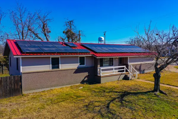 202 N 10th Street, Jacksboro, TX 76458