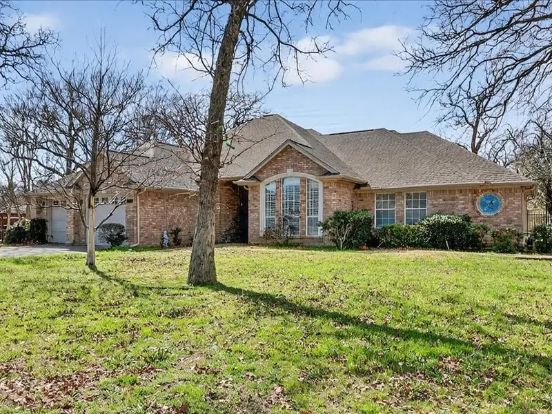 1704 S Bowen Road, Pantego, TX 76013 - #1