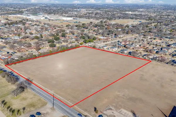 221 W Parkerville Road, DeSoto, TX 75115