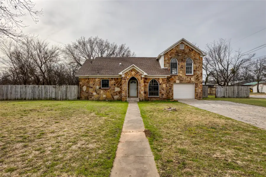 833 W Live Oak Street, Jacksboro, TX 76458 - #3