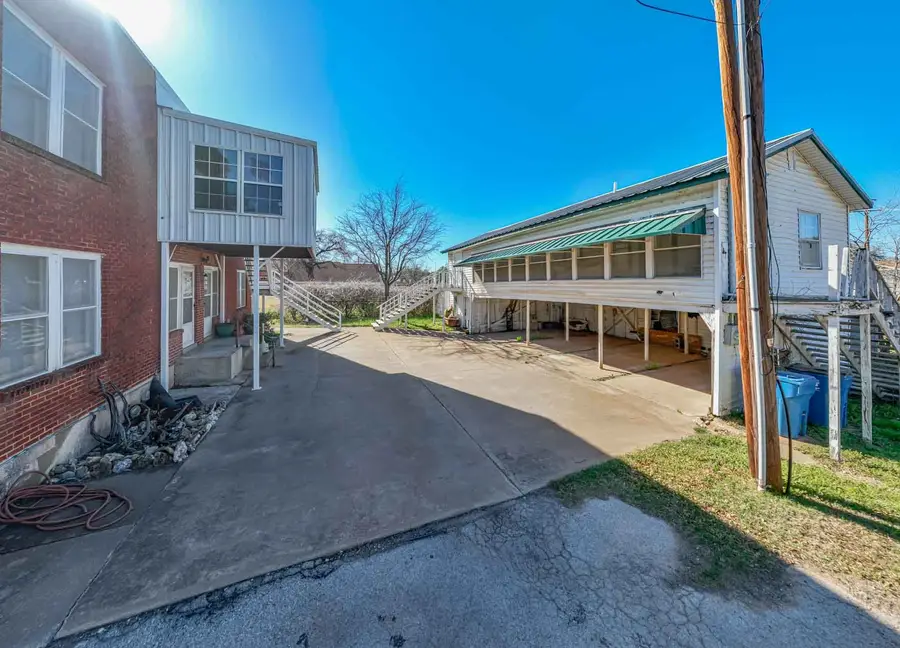 900 W West Walker, Breckenridge, TX 76424 - #2