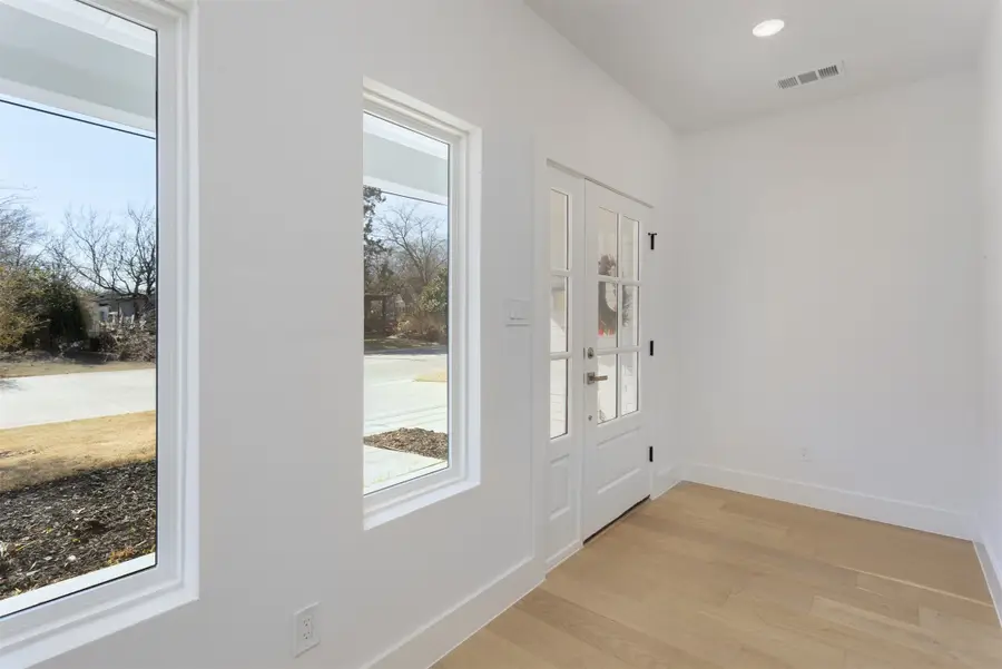 708 W White Avenue, McKinney, TX 75069 - #3