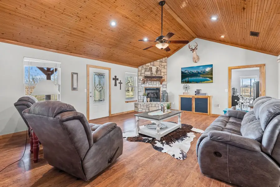 670 Farm Road 196 N, Blossom, TX 75416 - Image #3