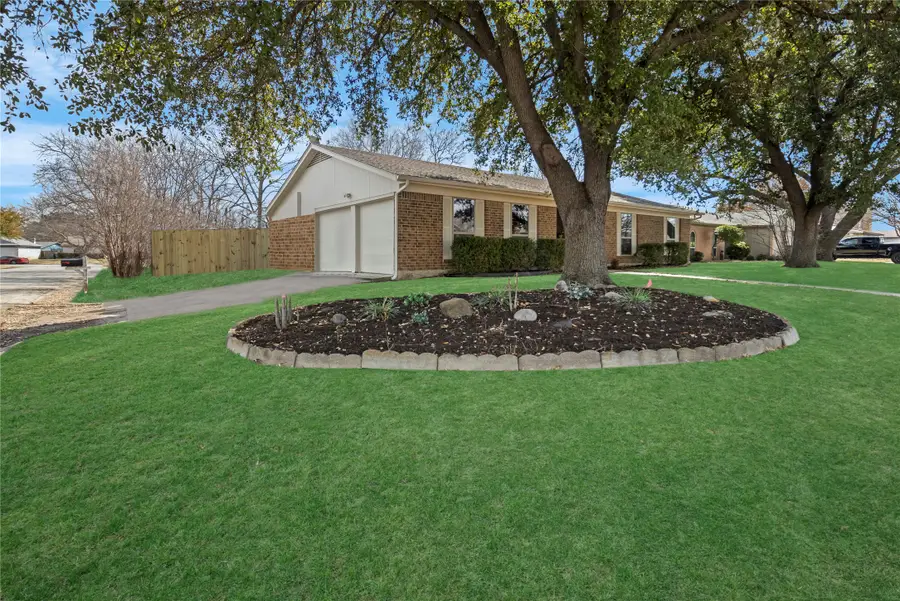 5820 Denise Drive, Haltom City, TX 76148 - Image #2