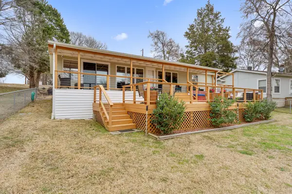 142 Ivy Lane, Mabank, TX 75156