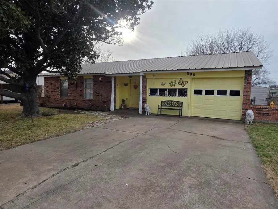 506 Hall Street, Graham, TX 76450 - #2