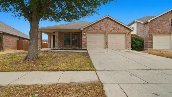 1529 Cardinal Way, Aubrey, TX 76227