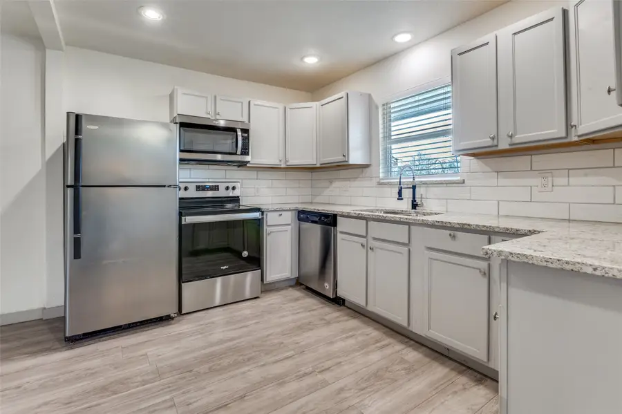 529 NE 4th Street, Grand Prairie, TX 75050 - #2