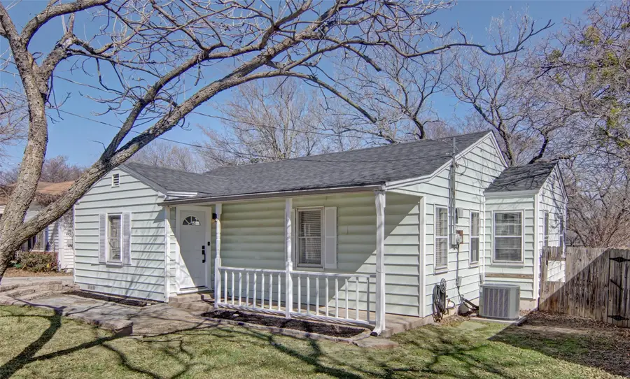 813 S Lamar Street, Weatherford, TX 76086 - #3