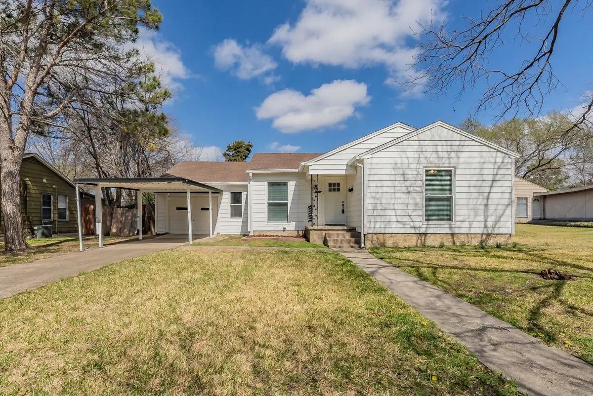 1102 W Russell Avenue, Carrollton, TX 75006 - #1