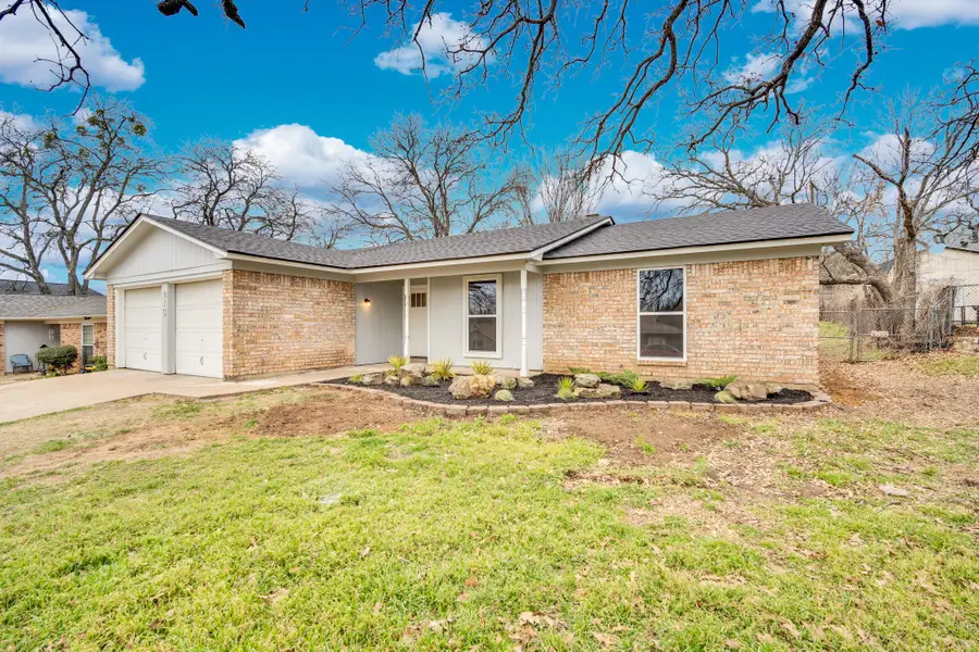 216 Laura Drive, Burleson, TX 76028 - #2