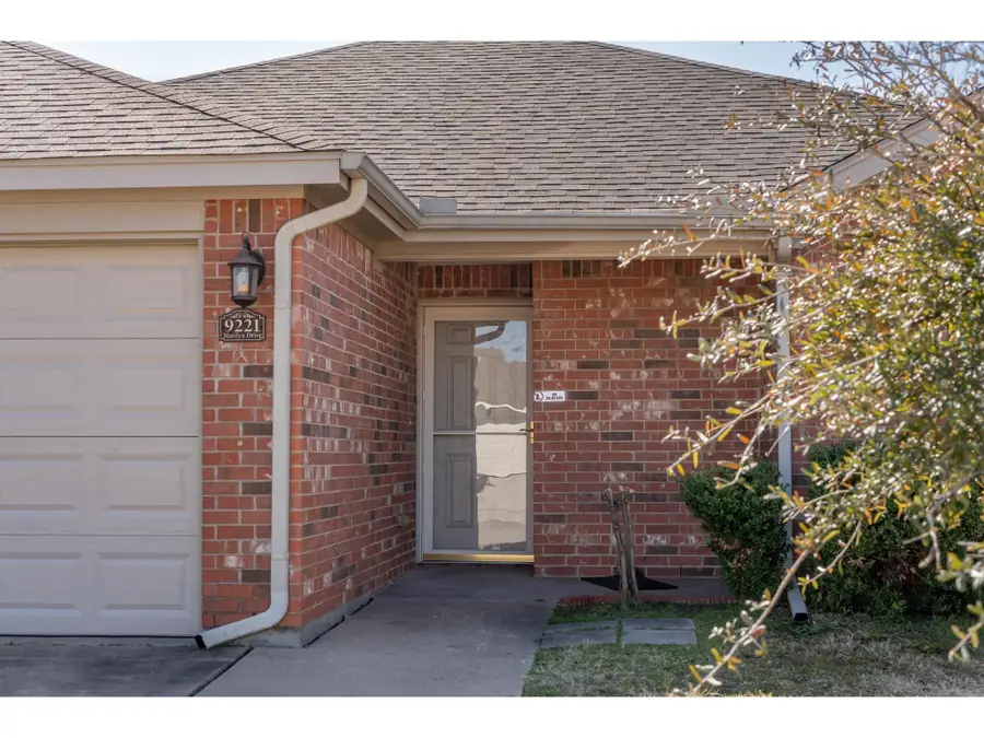 9221 Marilyn Drive, White Settlement, TX 76108 - #2