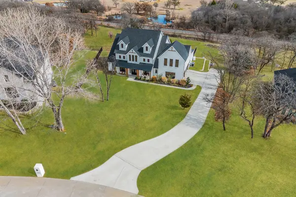 520 Bonnards Peak Road, Burleson, TX 76028