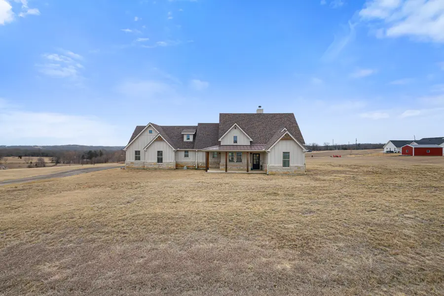 476 Silver Leaf Drive, Sunset, TX 76270 - #2