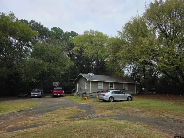 300 Walnut, Naples, TX 75568